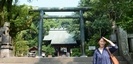 報徳二宮神社の鳥居と女子プロゴルファー榎本恵美