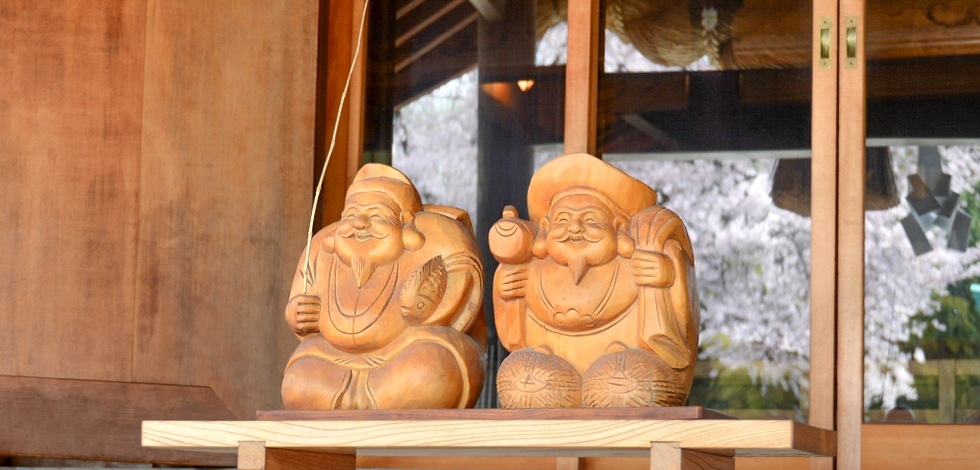 秦野 出雲大社の大黒様・恵比須様と桜